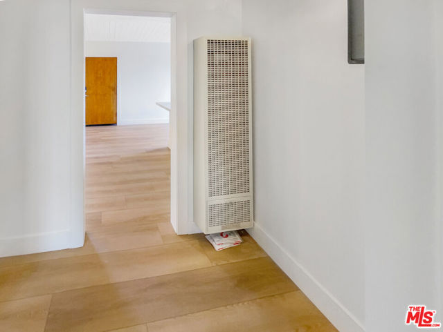 2909 10th Street, Santa Monica CA: https://media.crmls.org/mediaz/d4454c2f-9387-443f-b841-2a9395007d9b.jpg