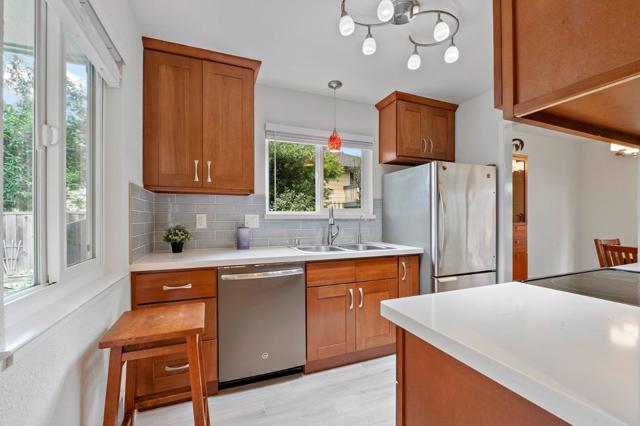 987 Lane Avenue, Mountain View CA: https://media.crmls.org/mediaz/d4464f8b-f173-477a-b6c2-550443ac360c.jpg