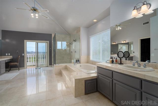 7302 Vista Rancho Ct., Rancho Santa Fe CA: https://media.crmls.org/mediaz/d446f643-a619-4e15-a07f-75a1b9c478ec.jpg