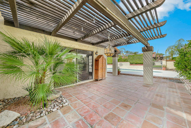 60 Calle Solano, Rancho Mirage CA: https://media.crmls.org/mediaz/d447a830-da4c-45da-8eae-f5a2874d60bc.jpg