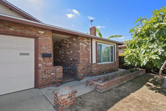 856 Orchid Way, San Diego CA: https://media.crmls.org/mediaz/d447deff-ffbf-4efe-94b7-1dbf9d7f19a5.jpg