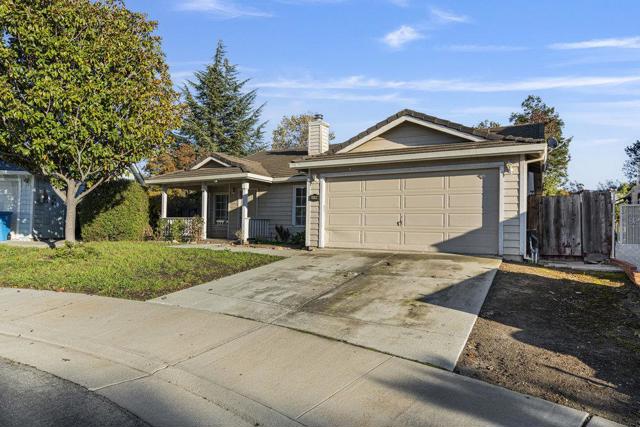 2199 Raleigh Circle, Hollister CA: https://media.crmls.org/mediaz/d44814bd-12fb-46eb-8f32-9a6d9f4e7e62.jpg
