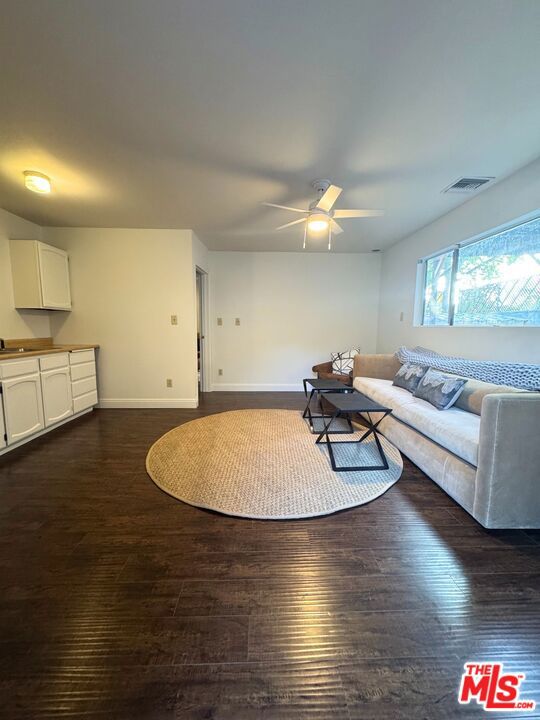 6155 Poppy Peak Drive, Los Angeles CA: https://media.crmls.org/mediaz/d4489449-7894-404a-9dee-0d7dcc869842.jpg