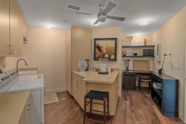 700 W Harbor Dr, San Diego CA: https://media.crmls.org/mediaz/d449713f-6a8b-41dd-9f1a-5042fec4942c.jpg