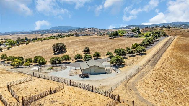 275 Nicholson Drive, Hollister CA: https://media.crmls.org/mediaz/d449982d-02a3-4cac-aed0-044d1d48aac4.jpg