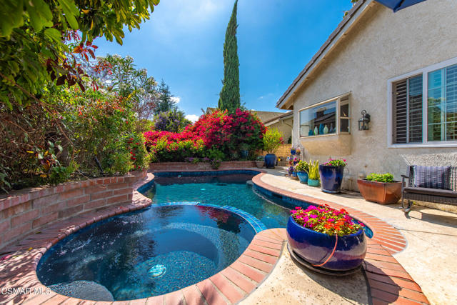 11556 Coralberry Court, Moorpark CA: https://media.crmls.org/mediaz/d44a51d6-b021-4dc6-a544-65e15b3882ce.jpg