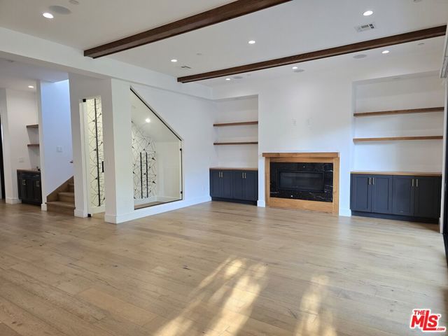 18026 Valley Vista Boulevard, Encino CA: https://media.crmls.org/mediaz/d44a5cb8-43ba-40b5-985d-78ec7761d457.jpg