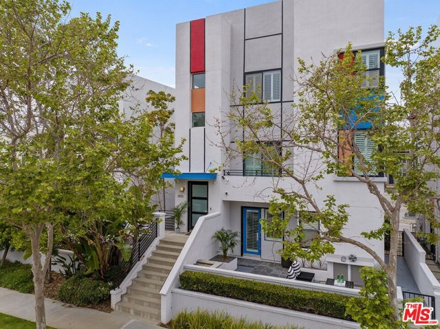 12923 Bluff Creek Drive, Los Angeles CA: https://media.crmls.org/mediaz/d44a65db-3014-408f-8093-c334749b819f.jpg