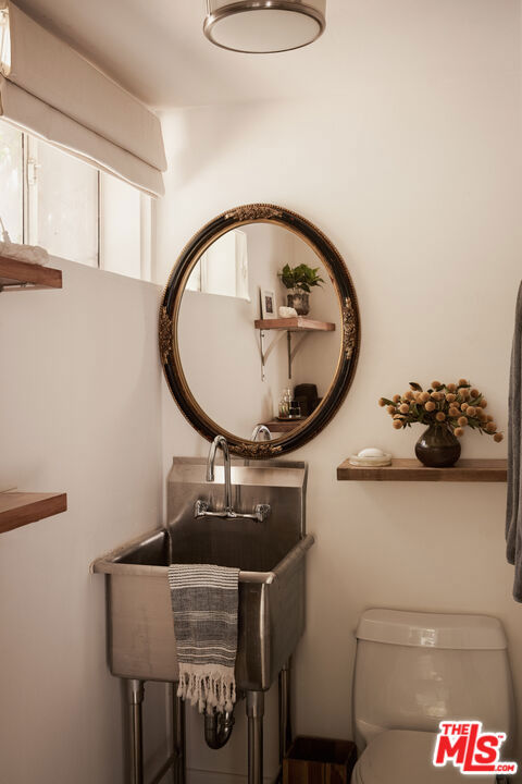 https://media.crmls.org/mediaz/d44ac27b-c851-452e-9ba3-ffed50820737.jpg?preset=X-Large