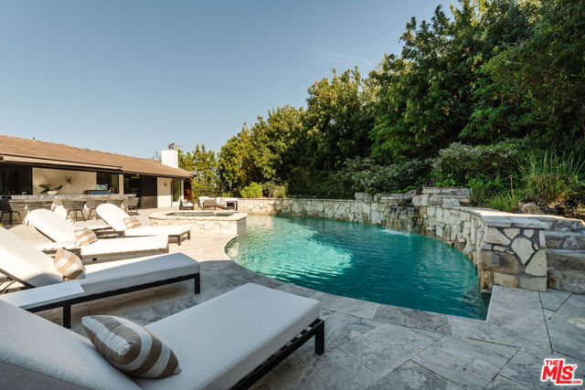 4 Buckboard Lane, Rolling Hills CA: https://media.crmls.org/mediaz/d44b4f66-a88f-47e4-b28a-38bc1ead0b99.jpg