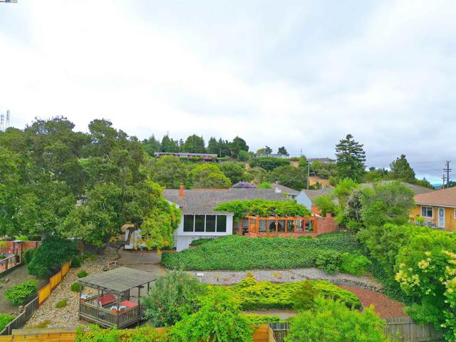 1380 E Juana Ave, San Leandro CA: https://media.crmls.org/mediaz/d44b7c36-cd51-47a7-bc54-a0e05b333ca5.jpg