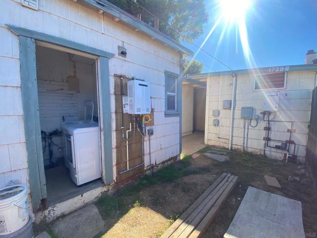 1733 Dahlia Ave, San Diego CA: https://media.crmls.org/mediaz/d44b8a05-ab4e-4a2e-b6da-97223ee42ea3.jpg