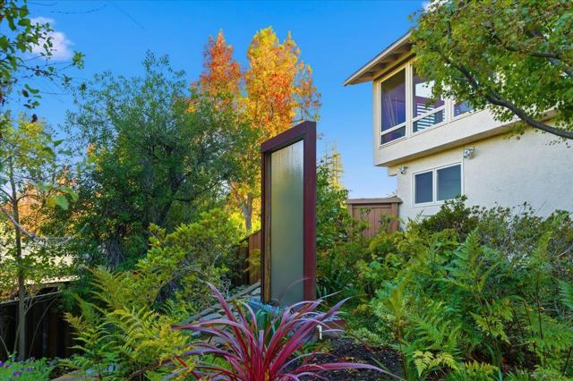 920 Oxford Drive, Los Altos CA: https://media.crmls.org/mediaz/d44ba686-0671-4923-b7d5-03e4e90da5f7.jpg