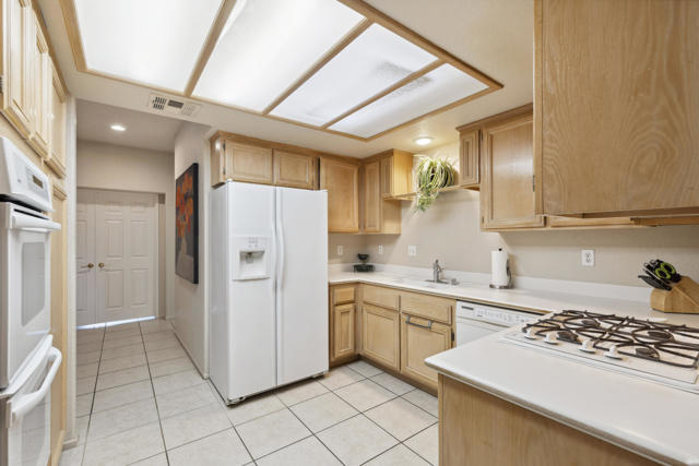 48538 Via Amistad, La Quinta CA: https://media.crmls.org/mediaz/d44bc00b-8307-4c79-97ce-645178f3a56a.jpg