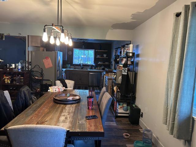 5913 Woodleigh Dr, Carmichael CA: https://media.crmls.org/mediaz/d44c13d7-1cba-4a4e-a3f4-008ac49ad8b0.jpg