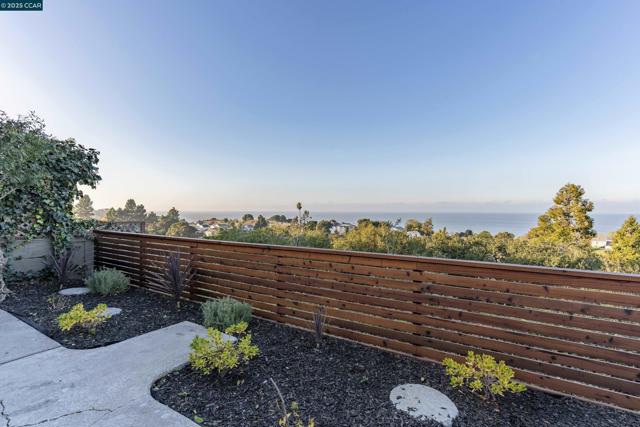 1264 Belfair Dr, Pinole CA: https://media.crmls.org/mediaz/d44c3d9d-fe67-488b-ae31-b5bcd817d749.jpg