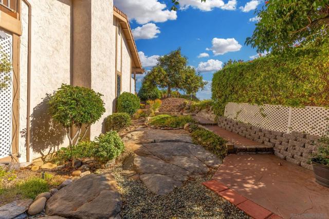 1363 Timberpond Dr, El Cajon CA: https://media.crmls.org/mediaz/d44c410b-f5e0-4ac1-b2f1-0eaad5cbd13d.jpg