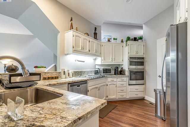 4001 W Lakeshore Drive, San Ramon CA: https://media.crmls.org/mediaz/d44c9f64-5b36-4206-a599-e7bd32f7a4b9.jpg