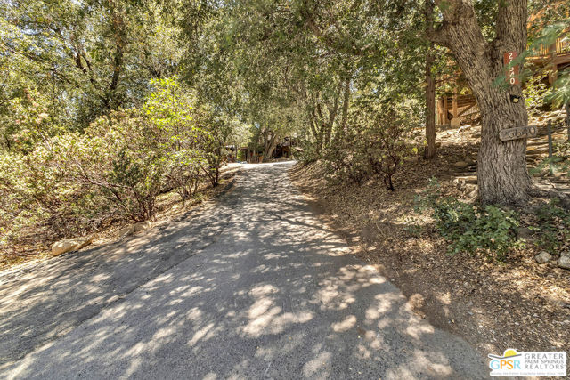 26540 Crestview Drive, Idyllwild CA: https://media.crmls.org/mediaz/d44cafd9-f59f-40d4-989d-daa65eb6a3b0.jpg