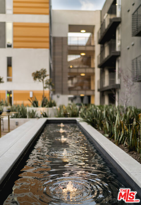 https://media.crmls.org/mediaz/d44cc87a-730b-4939-8f6c-3585ce1e94d7.jpg?preset=X-Large