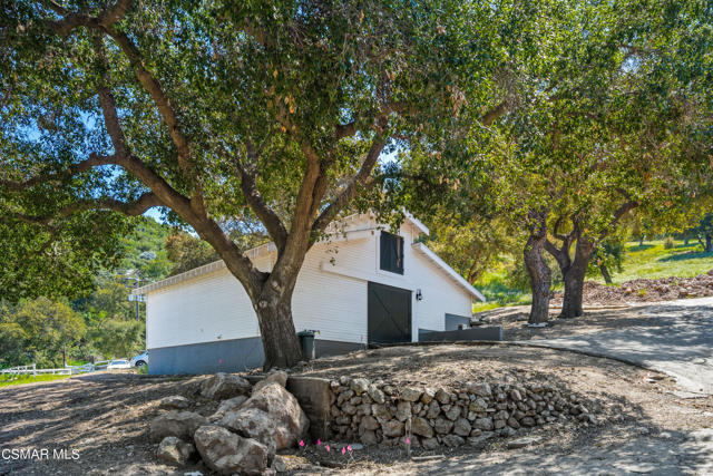 1464 Hidden Valley Road, Thousand Oaks CA: https://media.crmls.org/mediaz/d44d0ad1-c1e9-4d05-961e-ffd809d48fce.jpg