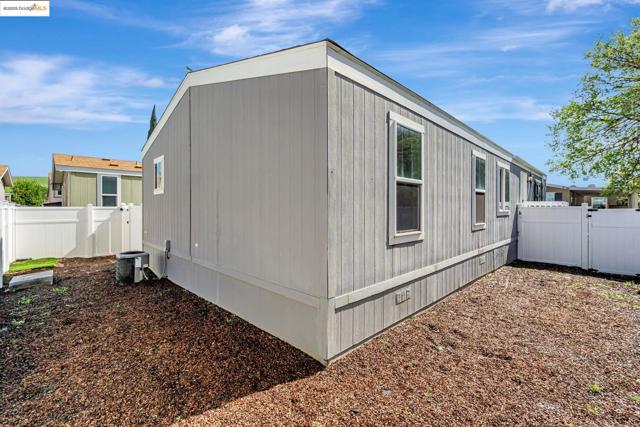 16711 Marsh Creek Rd, Clayton CA: https://media.crmls.org/mediaz/d44d602a-9576-4d9e-b3a2-4979af9ba293.jpg
