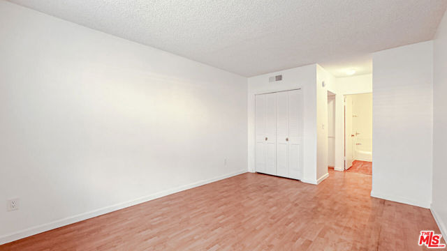 400 S La Fayette Park Place, Los Angeles CA: https://media.crmls.org/mediaz/d44d93db-033d-4fda-9685-5228f33da777.jpg