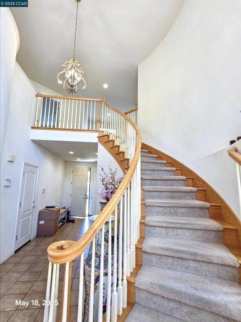 881 Meadow View Dr, Richmond CA: https://media.crmls.org/mediaz/d44ddaa8-a210-4eef-b054-4d5cbe5304c4.jpg