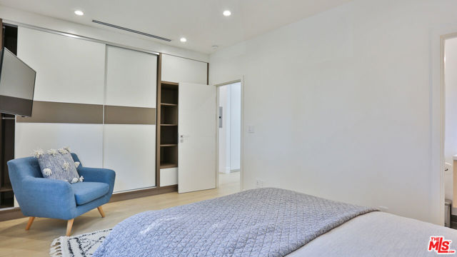842 S Ogden Drive, Los Angeles CA: https://media.crmls.org/mediaz/d44deb1b-f06e-4663-a660-3dcb6f9e464a.jpg
