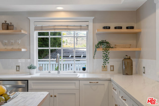 3564 Summerfield Drive, Sherman Oaks CA: https://media.crmls.org/mediaz/d44e1e86-5ca2-47f9-a1e4-368c90b9d3a5.jpg