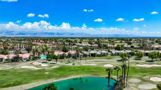 54624 Shoal Creek, La Quinta CA: https://media.crmls.org/mediaz/d44f0452-6503-40b6-8936-a845c934c941.jpg