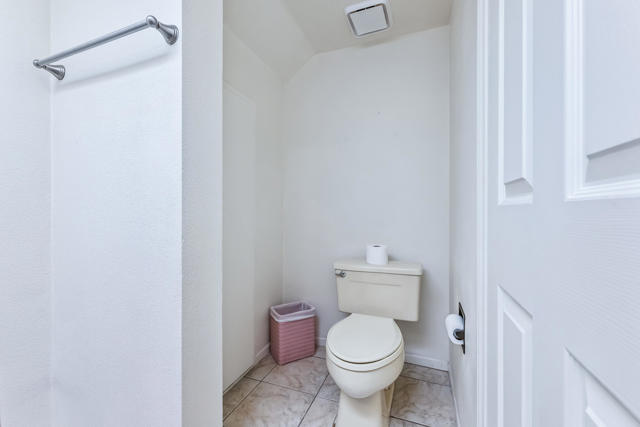 204 Fairway Drive, Needles CA: https://media.crmls.org/mediaz/d44f3dee-6298-43c7-a65a-a1f732d2f41e.jpg