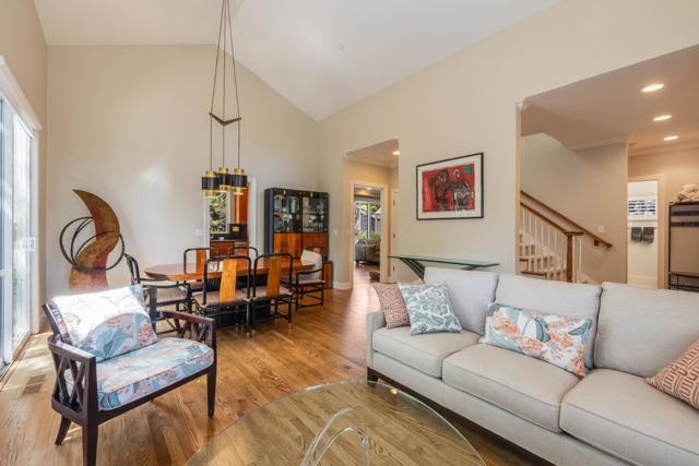 992 Lakeview Way, Redwood City CA: https://media.crmls.org/mediaz/d44f5d11-1fb4-4ad8-8548-87ff004fab5f.jpg