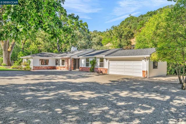 205 Castle Hill Ranch Rd, Walnut Creek CA: https://media.crmls.org/mediaz/d44f9dc8-454b-418c-80a3-e89724537b0e.jpg