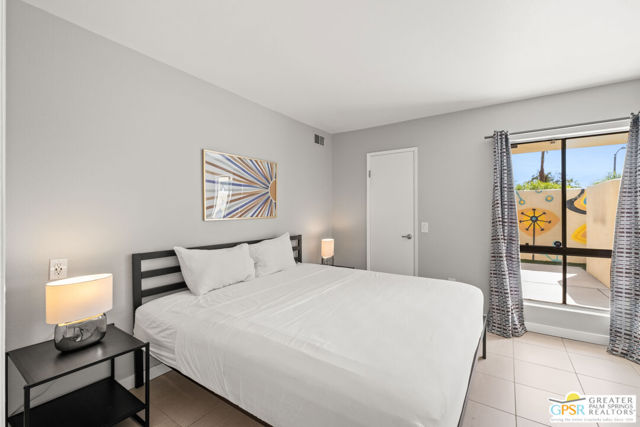 415 N Hermosa Drive, Palm Springs CA: https://media.crmls.org/mediaz/d44fa9ea-3c3e-4546-aa37-a61e80e04b3b.jpg