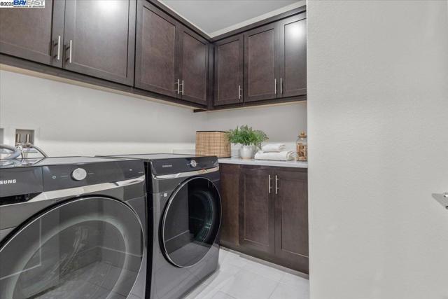 5700 Greige Cir, Dublin CA: https://media.crmls.org/mediaz/d44fdc6f-f372-4f51-9ed8-86ebddb42b5c.jpg