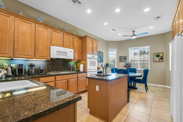 40259 Calle Cancun, Indio CA: https://media.crmls.org/mediaz/d44ff555-6b50-47a5-8594-3008bfb2c4af.jpg