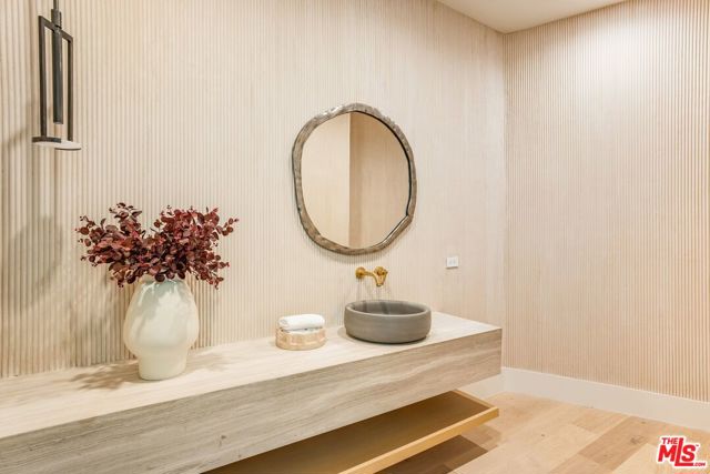 1749 Mandeville Lane, Los Angeles CA: https://media.crmls.org/mediaz/d45037d3-aa22-4265-b06d-1efce7c4e6da.jpg