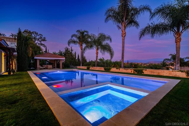 4703 Briana Ct, Fallbrook CA: https://media.crmls.org/mediaz/d45155bc-af30-4510-b85e-46d8eb683bb8.jpg