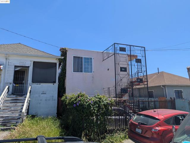 1818 Rosedale Avenue, Oakland CA: https://media.crmls.org/mediaz/d451ad32-66ff-493a-84f2-2c10b7d28d88.jpg