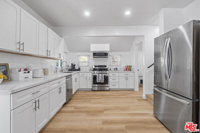1848 19th Street, Santa Monica CA: https://media.crmls.org/mediaz/d451c10b-0223-4b21-82a9-cd651ec45282.jpg