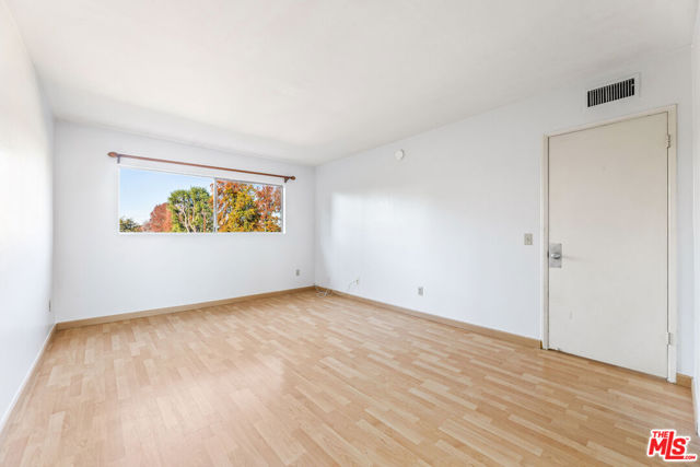 5055 Coldwater Canyon Avenue, Sherman Oaks CA: https://media.crmls.org/mediaz/d451ddfe-1272-4f2d-b863-ef462499174d.jpg