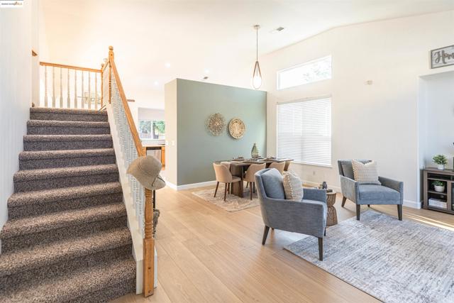 5425 Spur St, Riverbank CA: https://media.crmls.org/mediaz/d451f2be-a764-4b11-ac2a-09ead66a8018.jpg