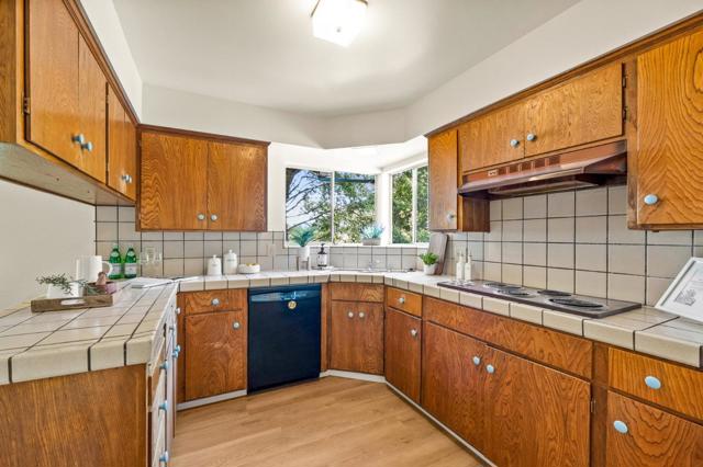 26025 Highland Way, Los Gatos CA: https://media.crmls.org/mediaz/d452c745-6d0e-46eb-93e1-e563fbe204db.jpg