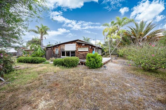 890 Capri Rd, Encinitas CA: https://media.crmls.org/mediaz/d4535591-db29-45d5-9e3e-7a8e475a5342.jpg
