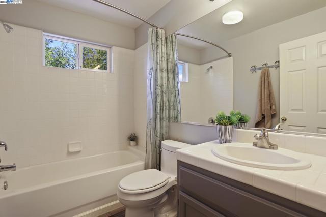 5244 Armani Ct, Pleasanton CA: https://media.crmls.org/mediaz/d453b463-06a1-4ca3-a0d5-2135a9f40f84.jpg