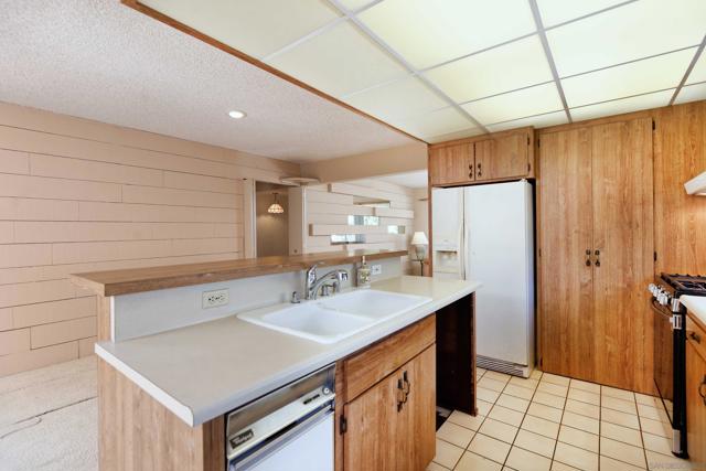 3559 Buena Vista St, San Diego CA: https://media.crmls.org/mediaz/d4549f9c-4fb0-4df8-ba03-b35033c0dedc.jpg
