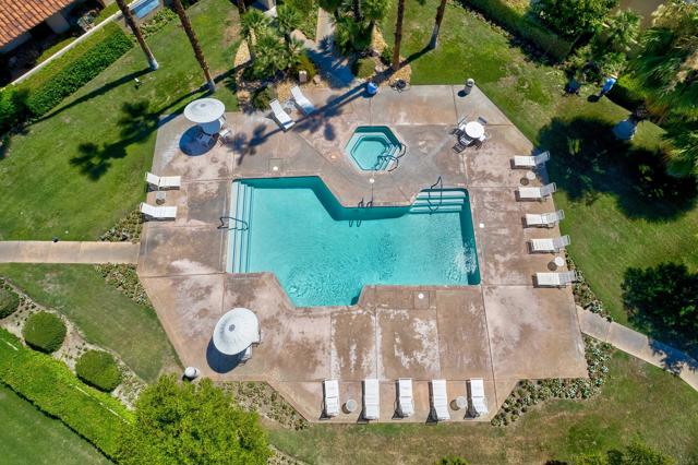 212 S Kavenish Drive, Rancho Mirage CA: https://media.crmls.org/mediaz/d45581e5-d44b-4d06-a287-d01c17ebbf78.jpg