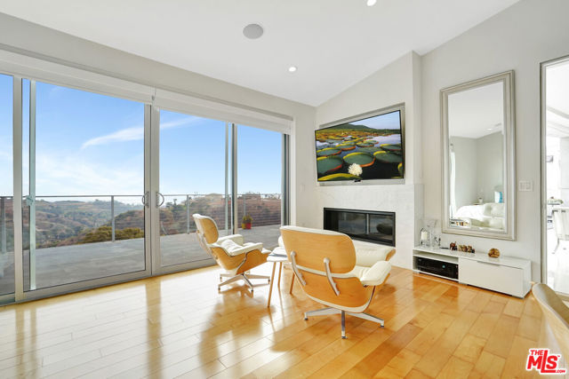28405 Via Acero Street, Malibu CA: https://media.crmls.org/mediaz/d455d040-9fbe-4c6f-bc1e-94f09fe24ea3.jpg