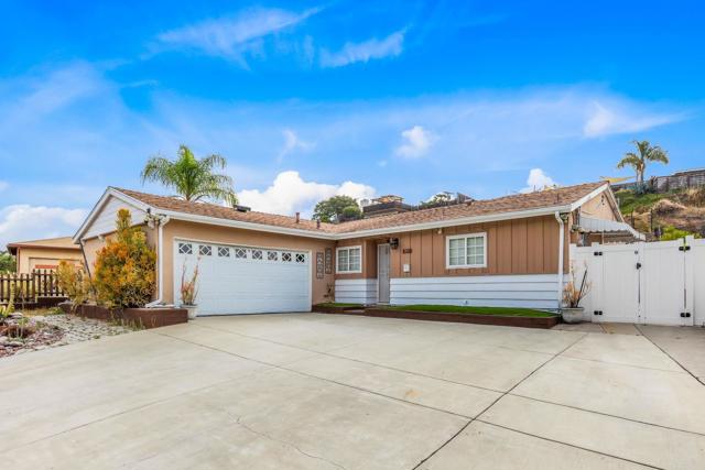 5851 Jackson Dr, La Mesa CA: https://media.crmls.org/mediaz/d455d089-6b55-4520-8586-9808f4ee49bc.jpg